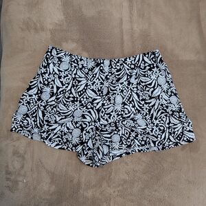 Black and White Floral Women's Shorts